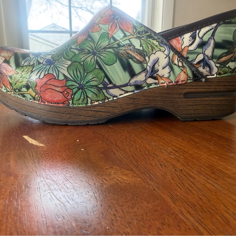 Very Gently Preowned/Excellent Condition Floral Dansko Clogs - Picture 11 of 15